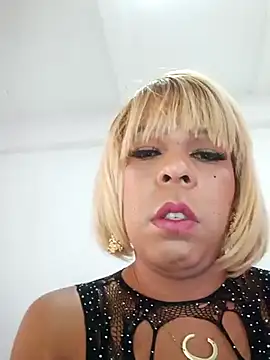 blondebitchlitle live sex cam