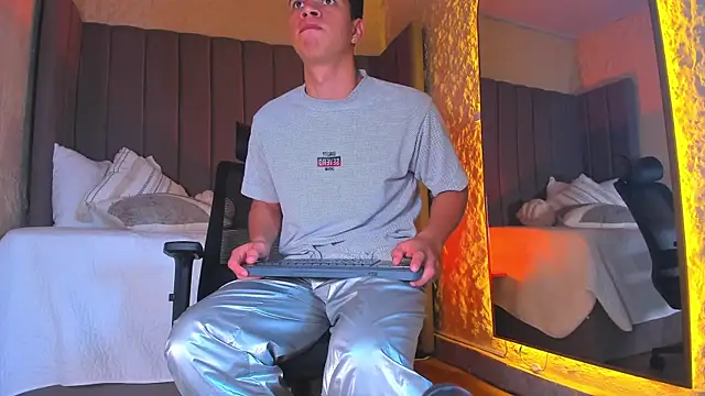 Benjamin_More live sex cam