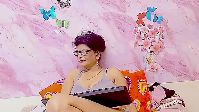 IndianAllure live sex cam