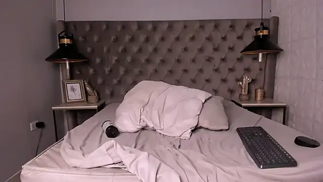 OliIverr22 live sex cam