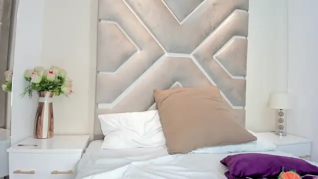 Naiyi_Tamara live sex cam