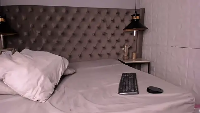 OliIverr22 live sex cam