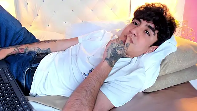 SantiOlsen live sex cam