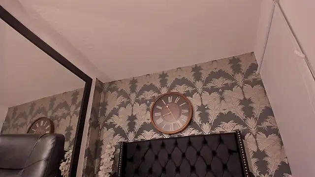 Valeria_Collin live sex cam