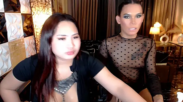 ElegantKellyUncutTS live sex cam