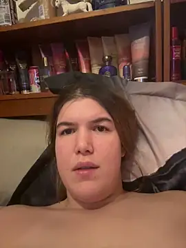 IssadoraaPink live sex cam