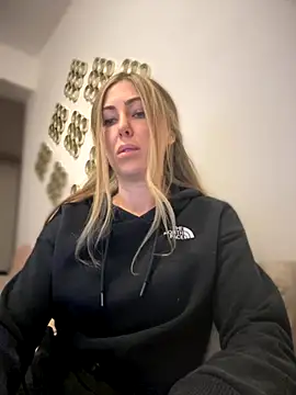 RaquelleDevon live sex cam