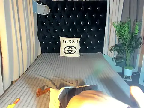 ClassyTemptressX live sex cam