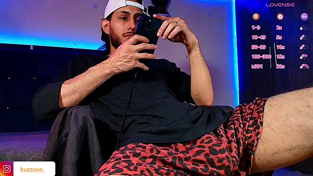 kuzzcoo live sex cam