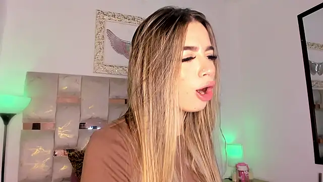 Lola_Blondie live sex cam