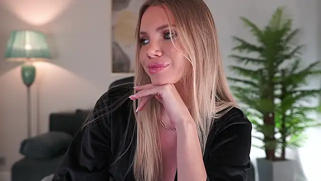 Yvonna_One live sex cam