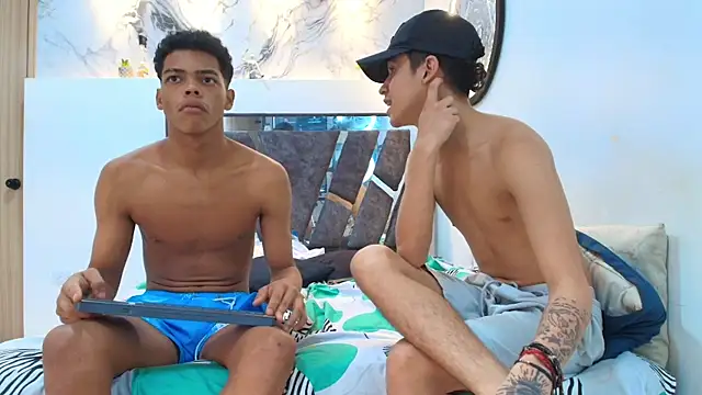 WHITHET_BOYS live sex cam