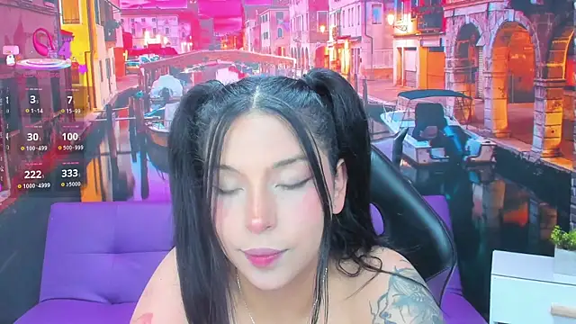 Small_naughty_ live sex cam