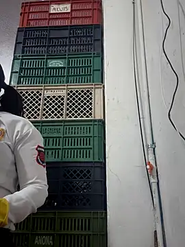 Alysson-- live sex cam