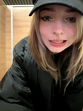 LoraaDoll live sex cam