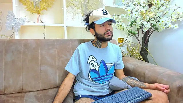 Hottie_Bear live sex cam