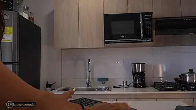 katie_cruz live sex cam