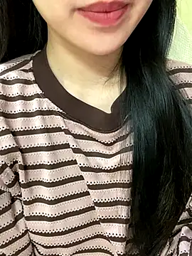 Uyennii02 live sex cam