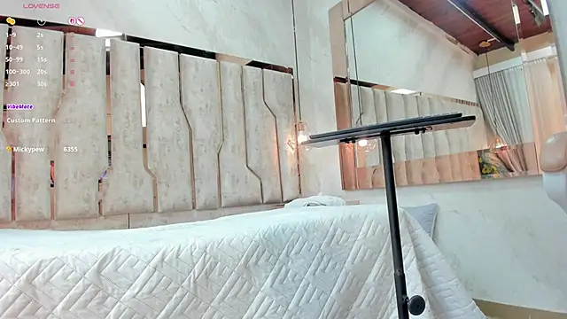 ari_monet live sex cam