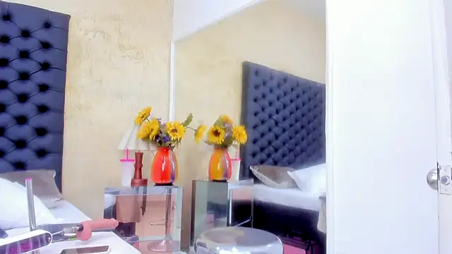 NahomiWhitel live sex cam