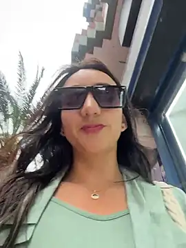 Ninabigtitied live sex cam