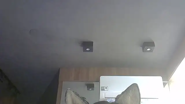 SkinnyKitten live sex cam