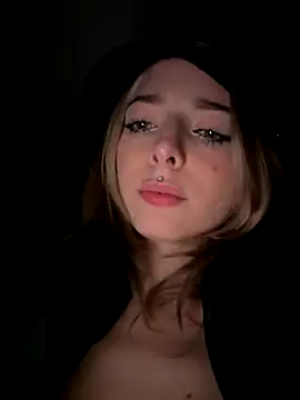 LoraaDoll live sex cam