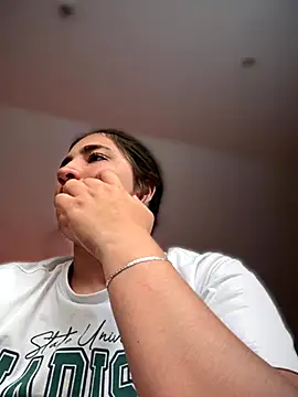 AhriCutte live sex cam