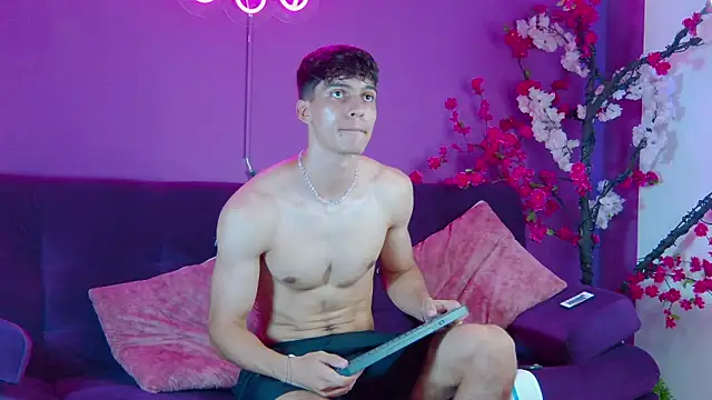 AlessioVitale live sex cam