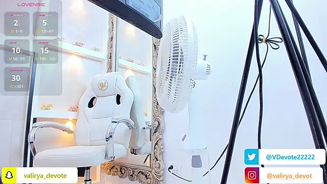 valirya_devote live sex cam