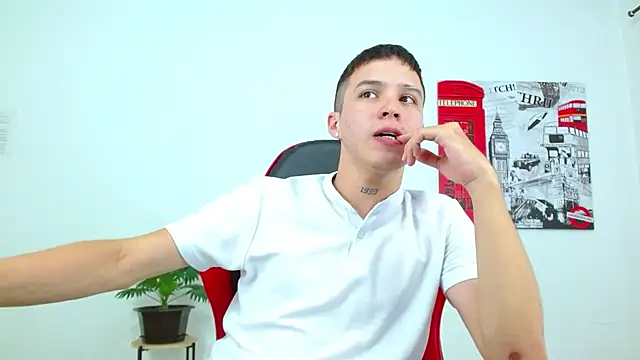 Cumandres18 live sex cam