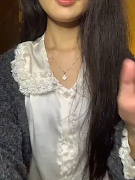 Nhinhi18 live sex cam