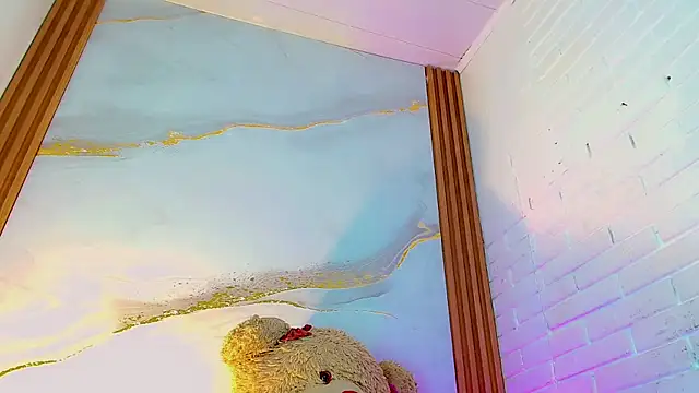 CoralineSweett live sex cam