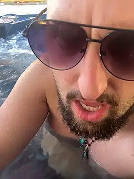 BobbyQ29 live sex cam