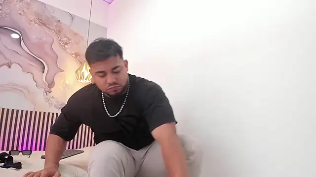 BrianMalonee live sex cam