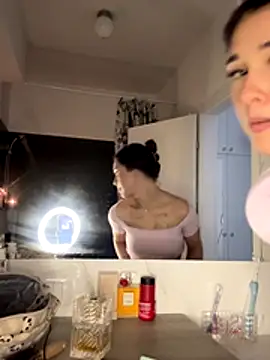 MayaVonDe live sex cam