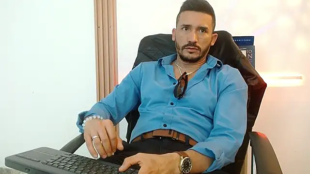 Reiko_85_ live sex cam