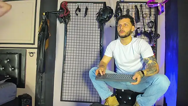 Twisted_Fantasy live sex cam