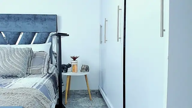 Zack_Froone live sex cam