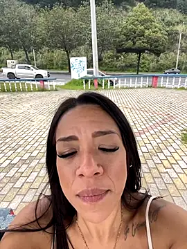 Hellenmilffitnes live sex cam