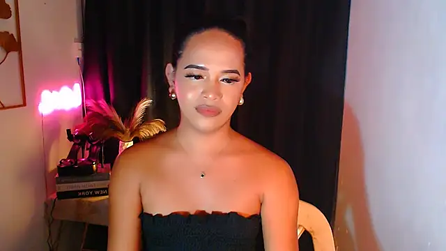 Lorainnelustts live sex cam