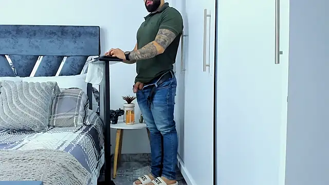 Zack_Froone live sex cam