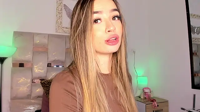 Lola_Blondie live sex cam