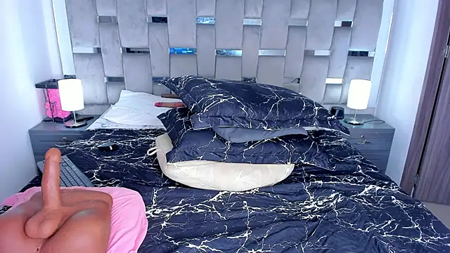 Cammiila live sex cam