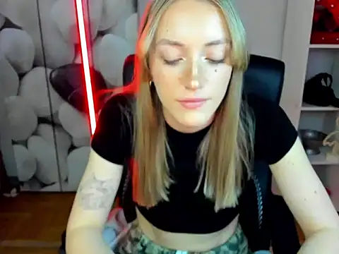 EvelynBlond live sex cam