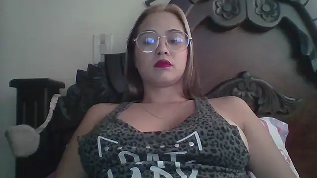 trianabell live sex cam