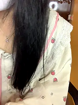 Hanni_22 live sex cam