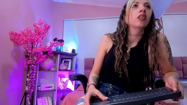 mia_thompsonn_ live sex cam