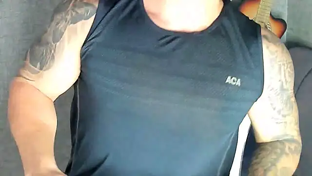 Ricardogo19 live sex cam