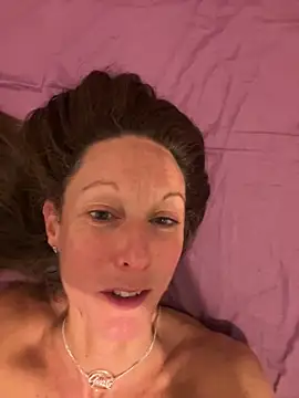 Kristinatreize live sex cam